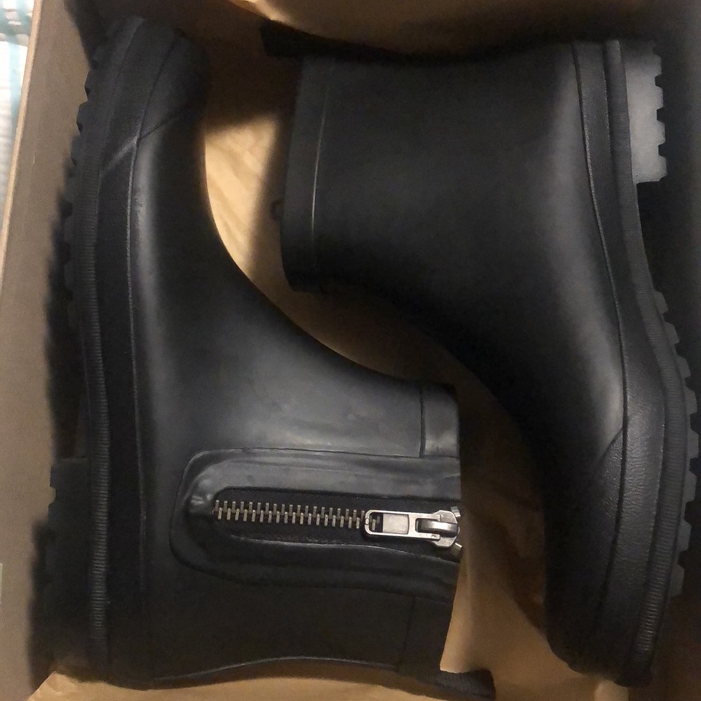Madewell The Zip-Up Lugsole Rain Boot- 9 - Picture 14 of 14